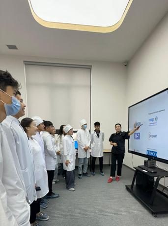 1 курс студенттеріне кітапханалық – библиографиялық сабақтар өткізілуде.